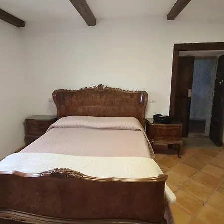 La Nyaraló *
