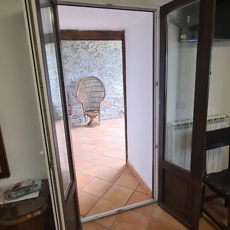 Nyaraló La *