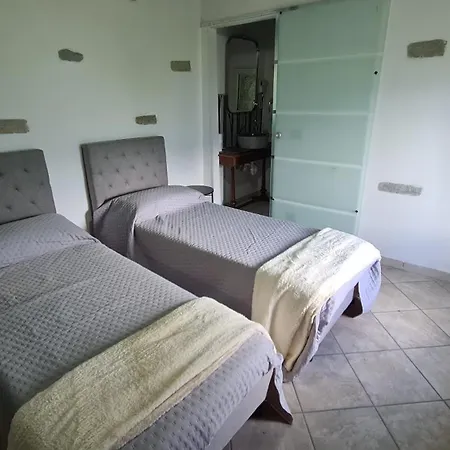 La Nyaraló *