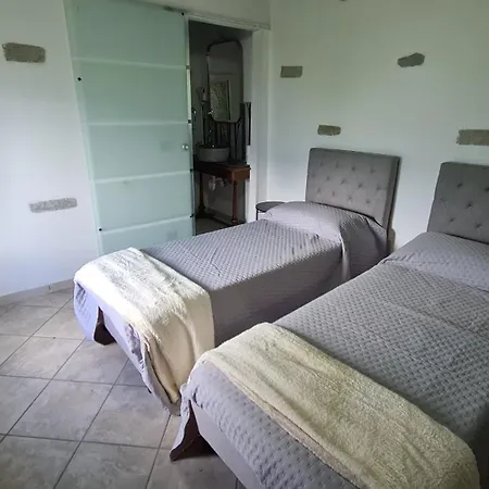 Nyaraló La *